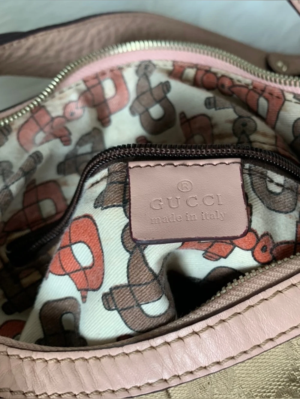 GUCCI/Ebony GG Canvas Interlocking G Medium Hobo Bag. - Picture 10 of 16